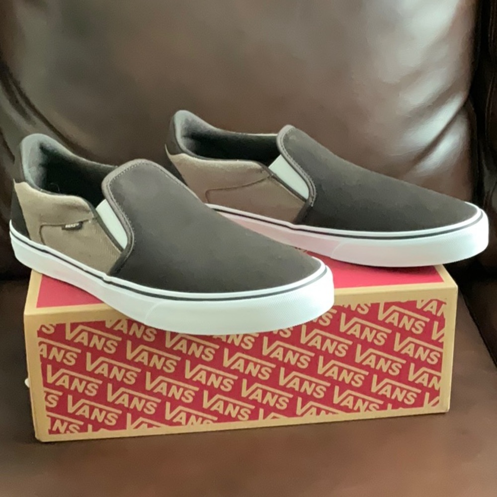 NWOT MENS VANS SLIP ON